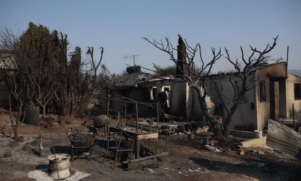 «Μαύρα» Χριστούγεννα για τους πυρόπληκτους της Β/Α Αττικής: Σε κοντέινερ 4 μήνες μετά την καταστροφή